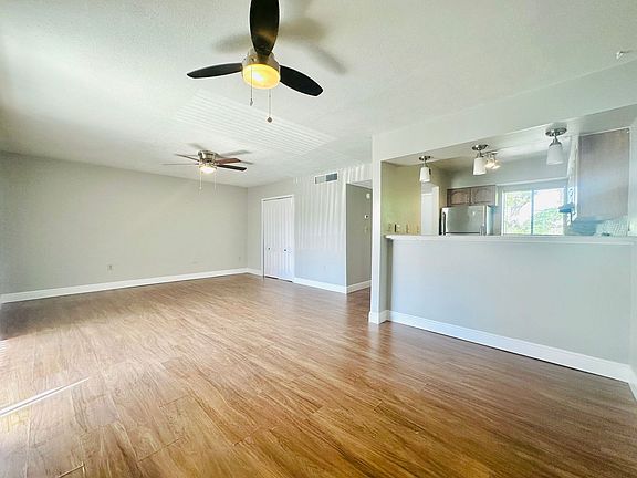 5th image of 216 Scottsdale Sq