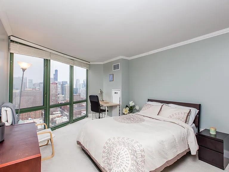 111 W Maple St #2904 — Photo 8