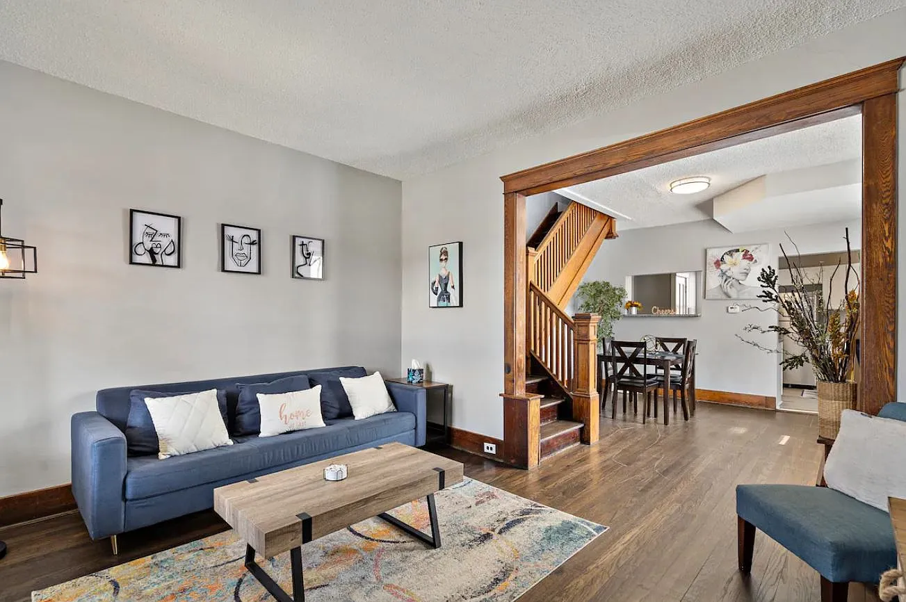 3 bed, 1000 sqft, $1,675 — Photo 2