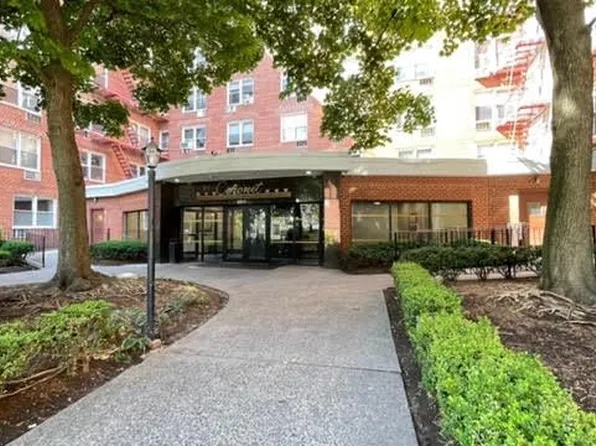 63-11 Queens Boulevard #E17, Woodside, NY 11377
