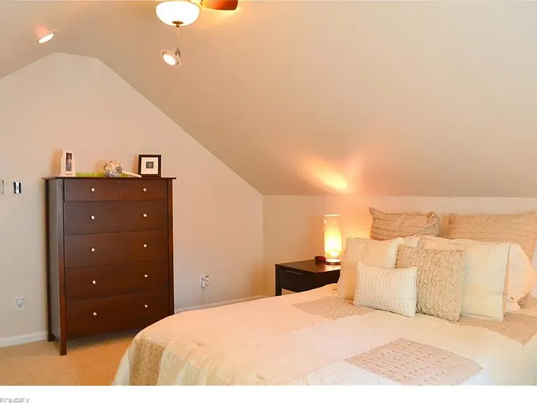 510 Lake Forest Dr — Photo 5