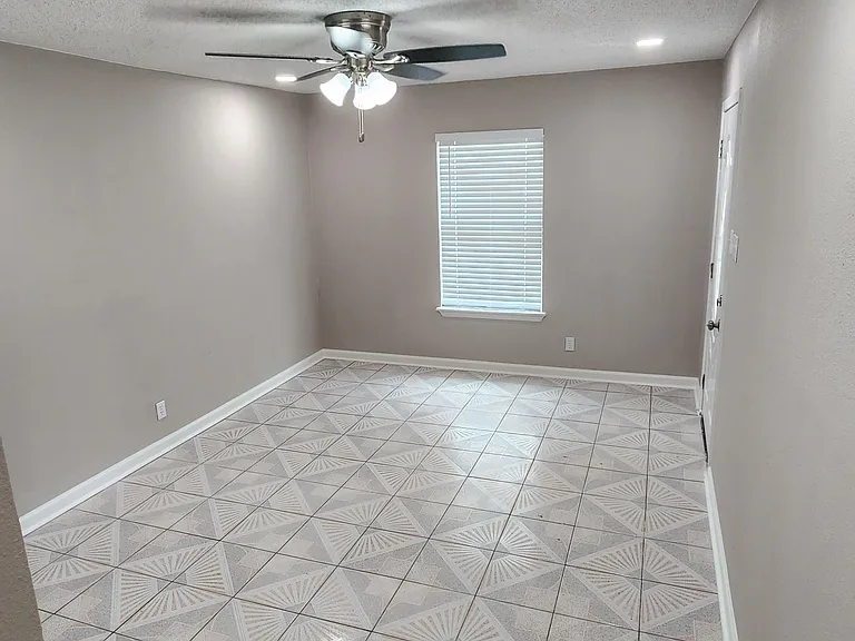 606 Crockett St — Photo 18