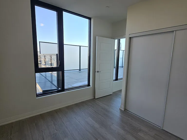 1415 Dundas St S #701 — Photo 14