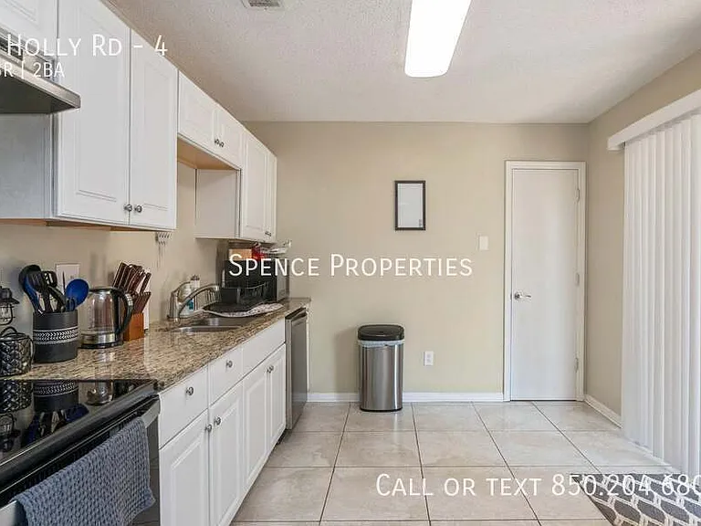 4 Holly Rd #4 — Photo 11