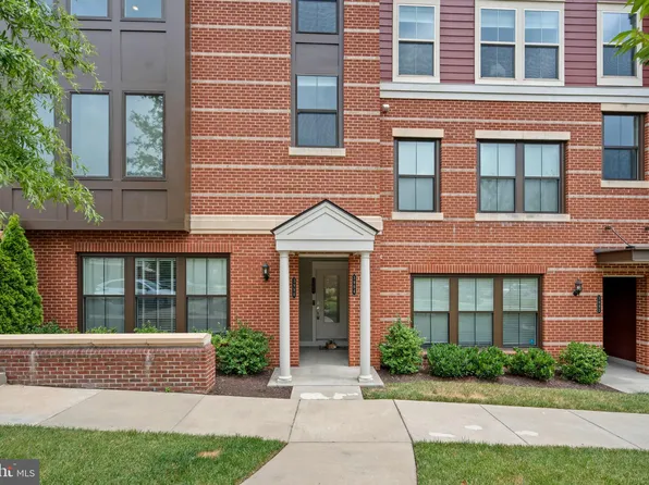 3994 Norton Pl, Fairfax, VA 22030