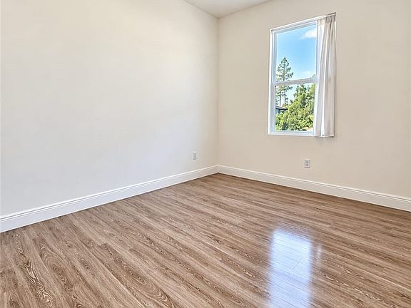 3rd image of 5020 Myrtlewood Rd