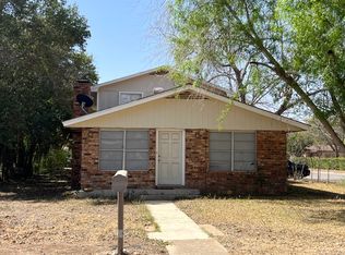 1209 25th St, Hondo, TX 78861