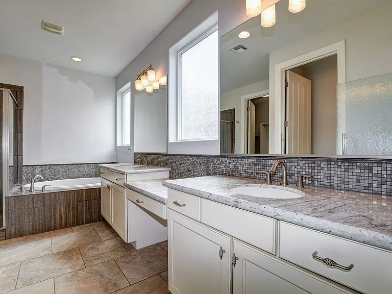 1499 Varsity Dr — Photo 16
