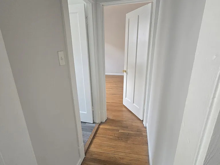 2206 S Marshall Blvd #3A — Photo 4