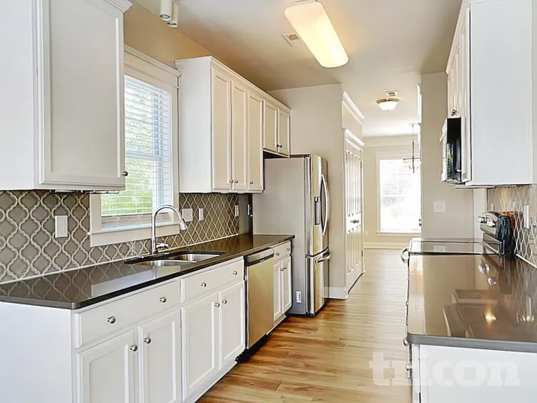 13528 Swinton Rd — Photo 4