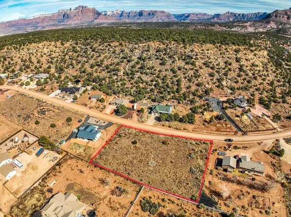2787 N Foothill Dr, Apple Valley, UT 84737