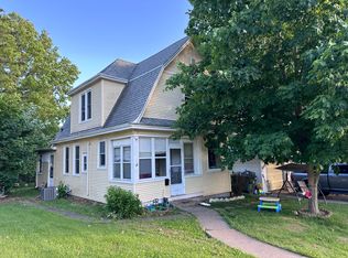 216 Burnside Ave, Muscatine, IA 52761
