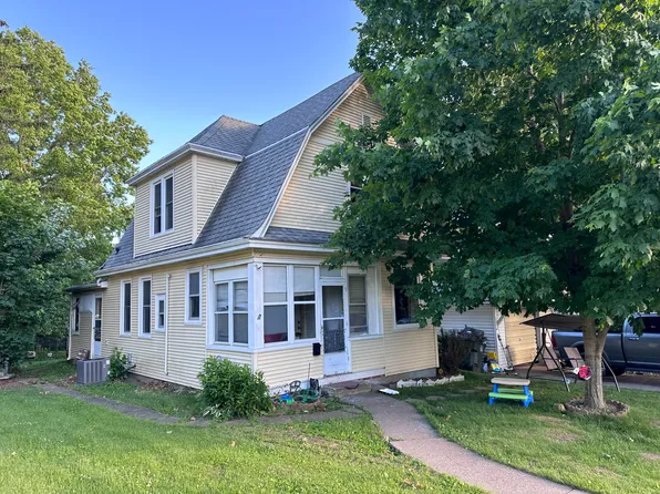 216 Burnside Ave, Muscatine, IA 52761