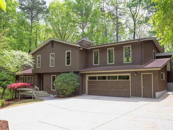 635 Kensington Dr, Chapel Hill, NC 27514