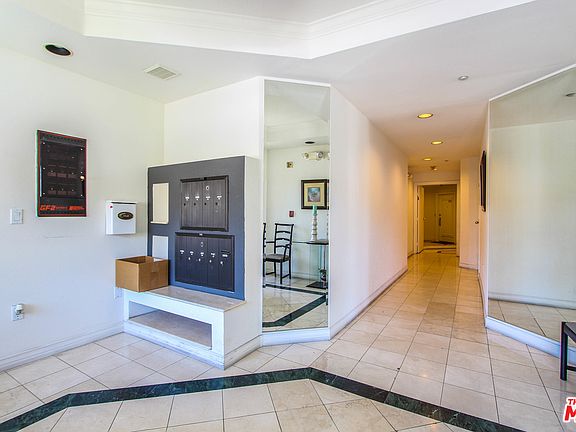 3rd image of 1247 Barry Ave Unit 402