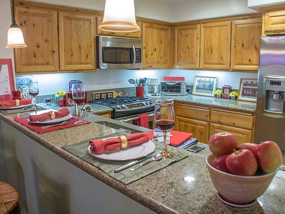 Fully-stocked kitchen!