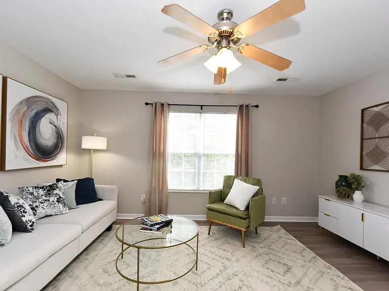 Residences at Devanshire — Photo 4