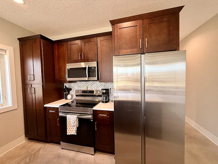 3933 Kenwood Ave — Photo 8