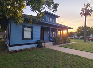 615 E Washington St #C, Giddings, TX 78942