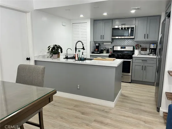 10235 De Soto Ave Unit B, Chatsworth, CA 91311