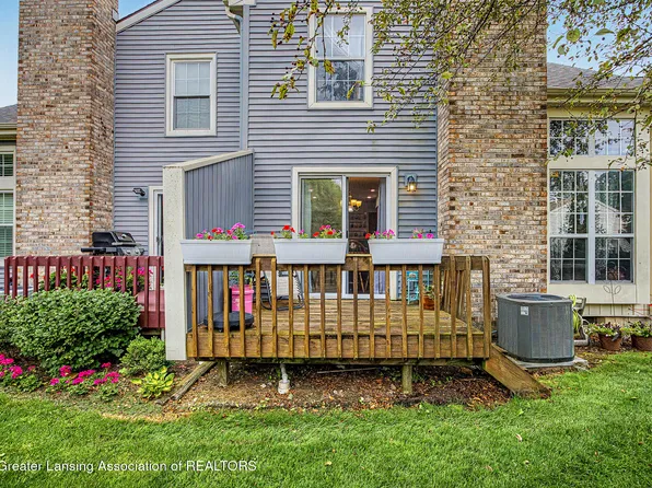 1725 Whitegate Ln, East Lansing, MI 48823