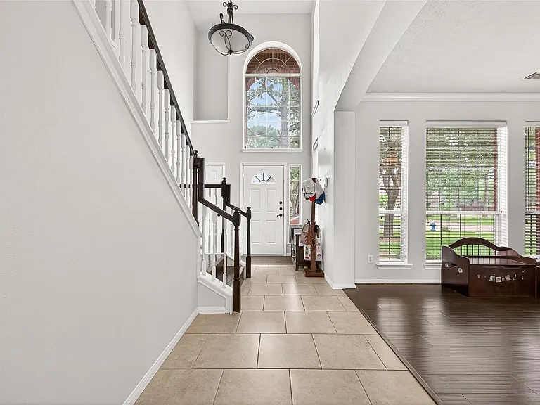 2910 Barton Meadow Ln — Photo 6
