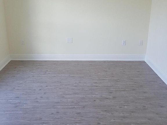 5th image of 555 Fanny Ann Way St