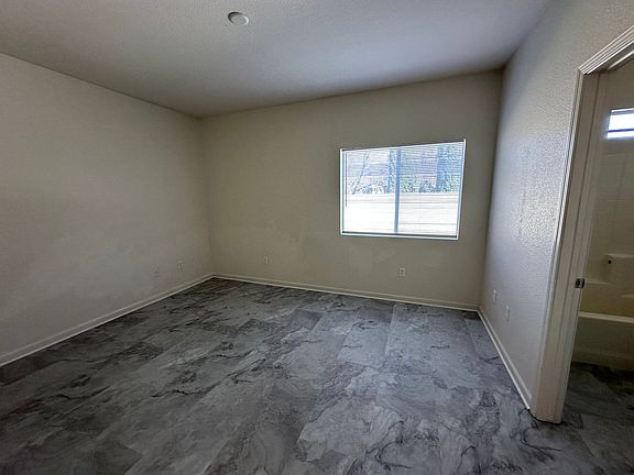 4th image of 3138 Saginaw St