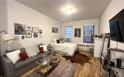 Rented by KNOCKKNOCK LLC