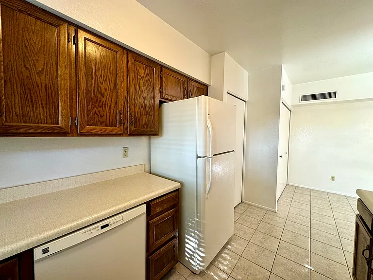 8144 E Rivenoak Dr — Photo 18