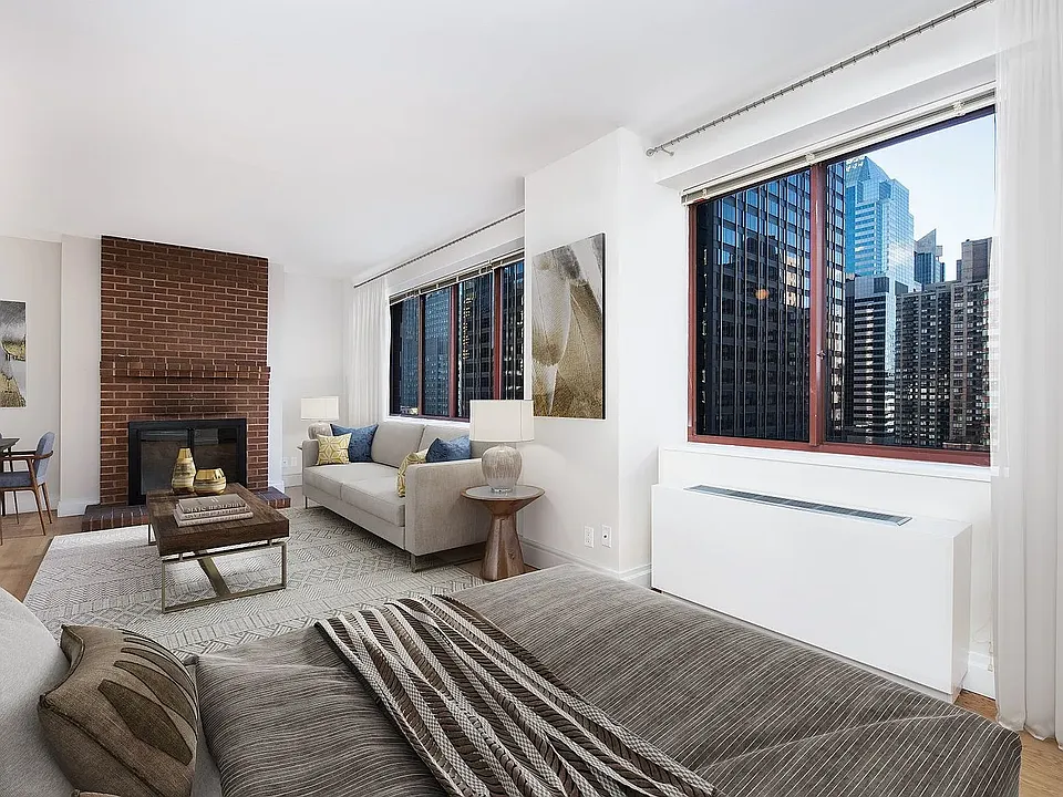 260 W 52nd St #8L