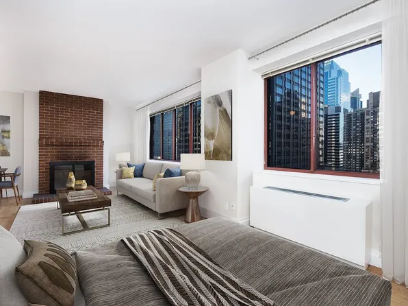 260 W 52nd St, New York, NY