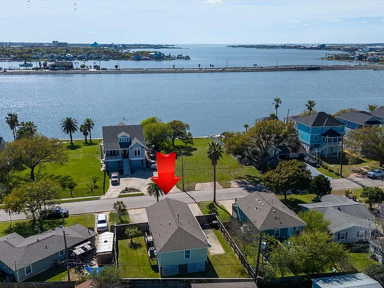 1618 Bayou Shore Dr — Photo 3