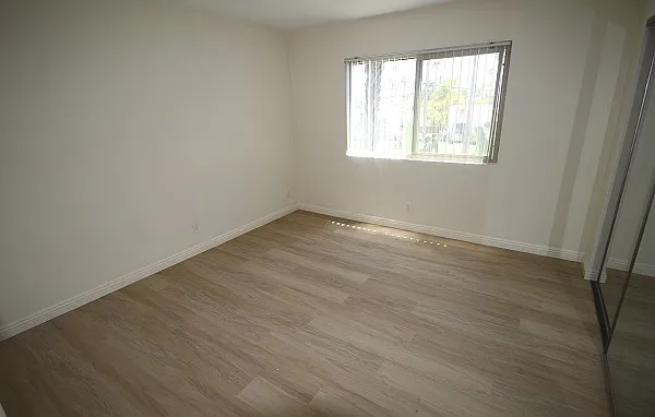 301 Knob Hill Ave. — Photo 4