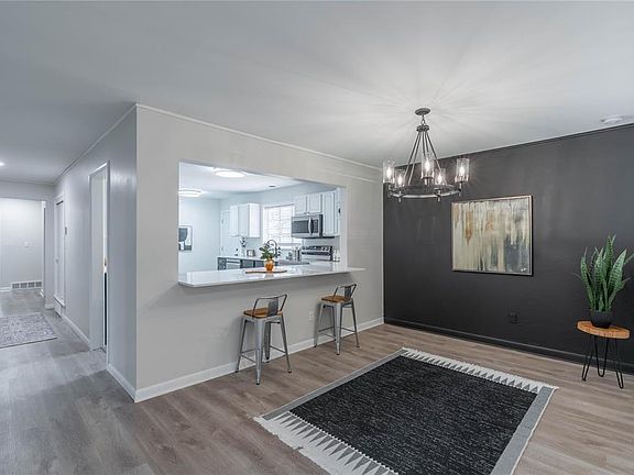 5th image of 2604 Chaucer Dr