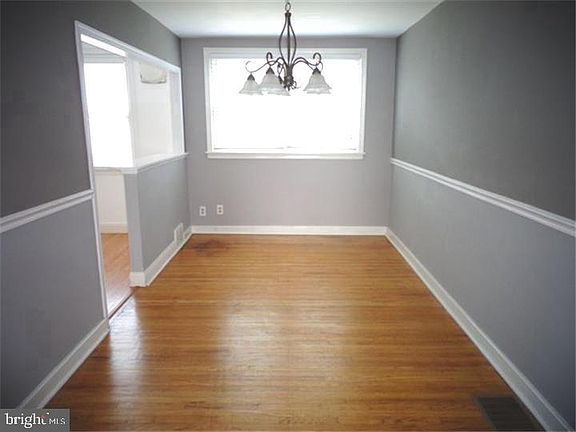 3rd image of 4332 Oakmont St