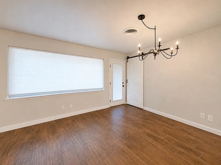 4715 Laura Dr — Photo 27