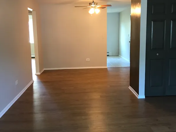 44 W 59th St APT A, Westmont, IL 60559