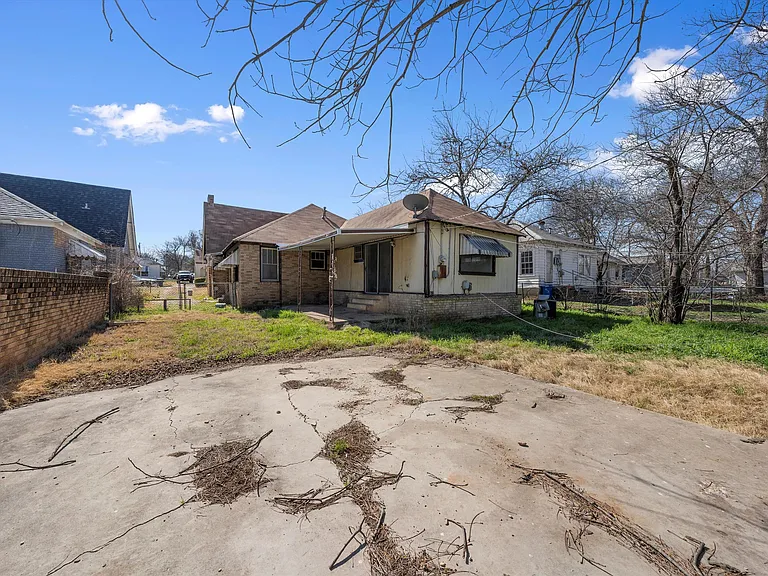 1511 Maple Ave — Photo 14