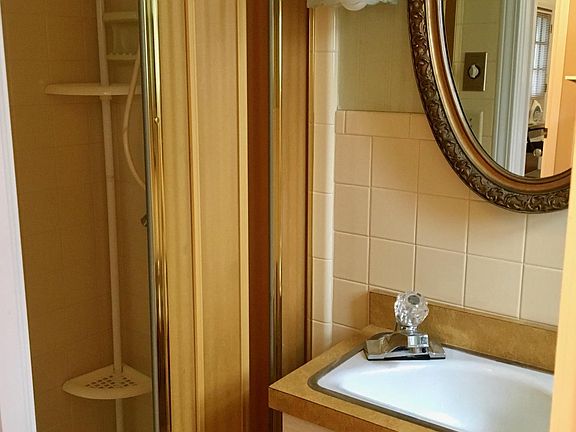 Small full bath 