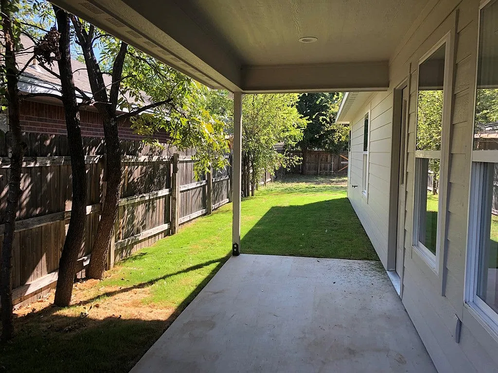 4 bed, 1412 sqft, $1,900 — Photo 1