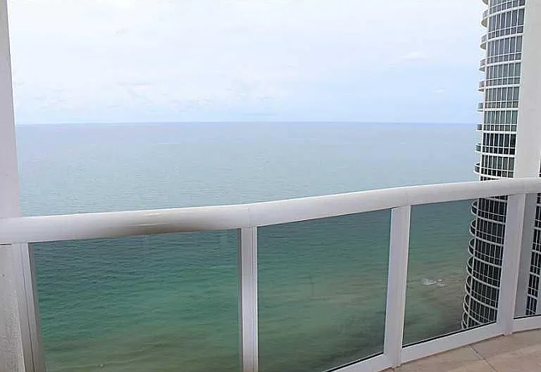 16001 Collins Ave — Photo 2