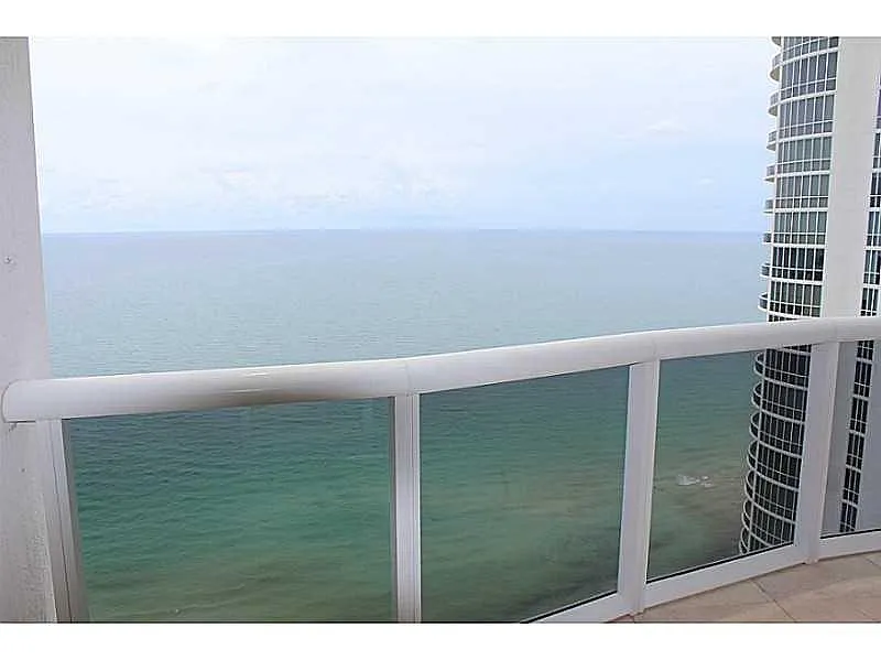 Building Photo - 16001 Collins Ave