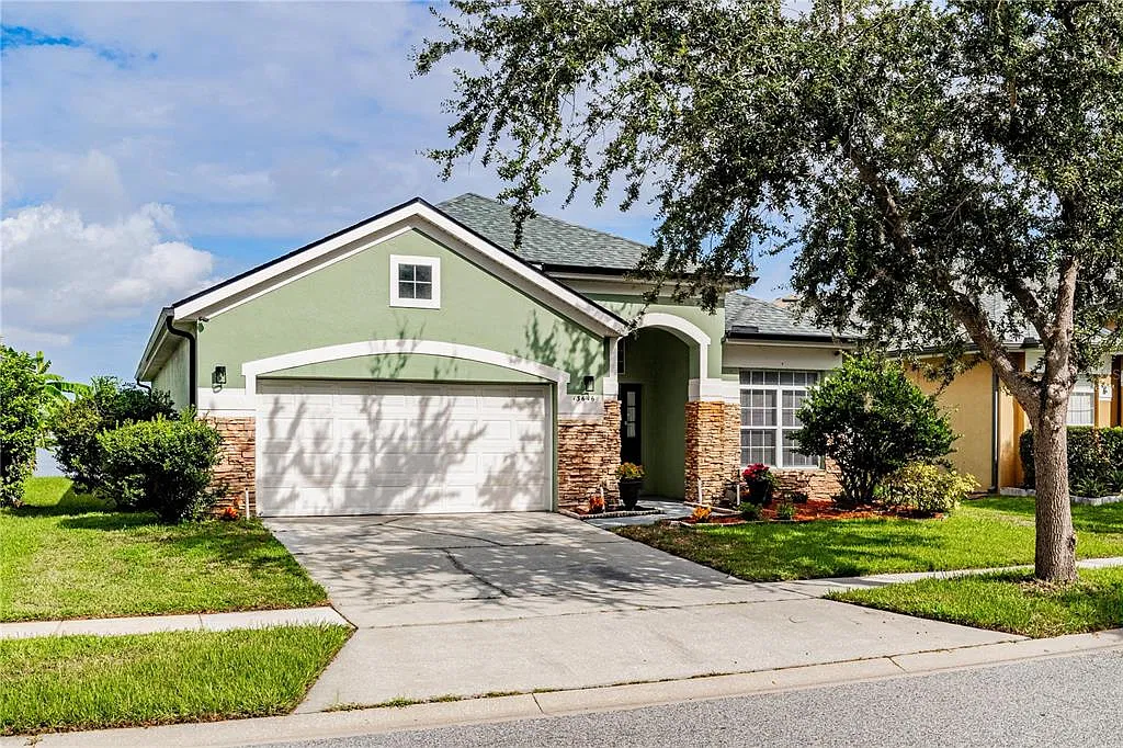 4 bed, 2.0 bath, 2062 sqft, $2,850 — Photo 1