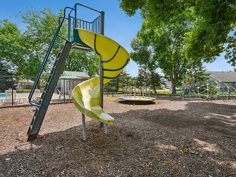Oakland Pointe — Photo 43