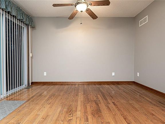 3rd image of 820 Plum Rose Dr