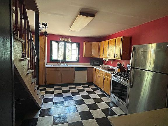 5th image of 412 Knox Ave