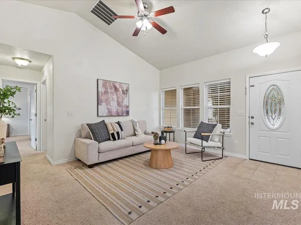 310 NW Foster Dr, Mountain Home, ID 83647