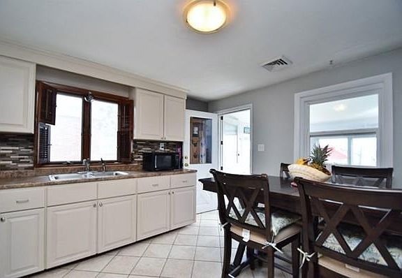 3rd image of 32 Annavoy St