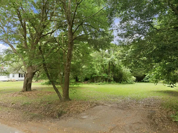 135 Scotia St, Mc Clellanville, SC 29458